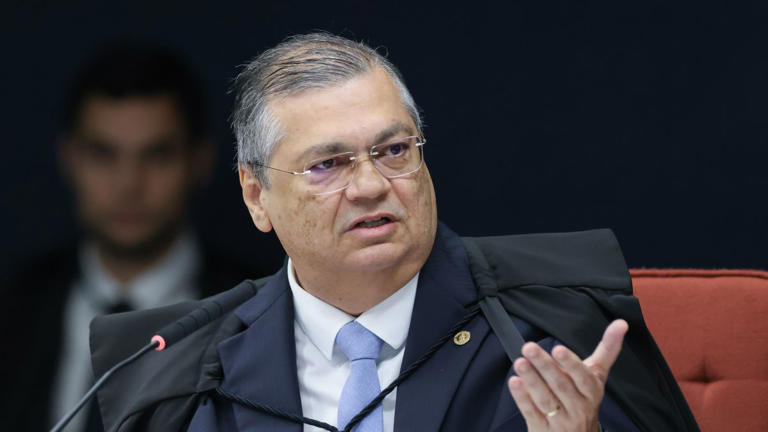 Dino determina que líder do PL na Câmara explique fala sobre emendas
