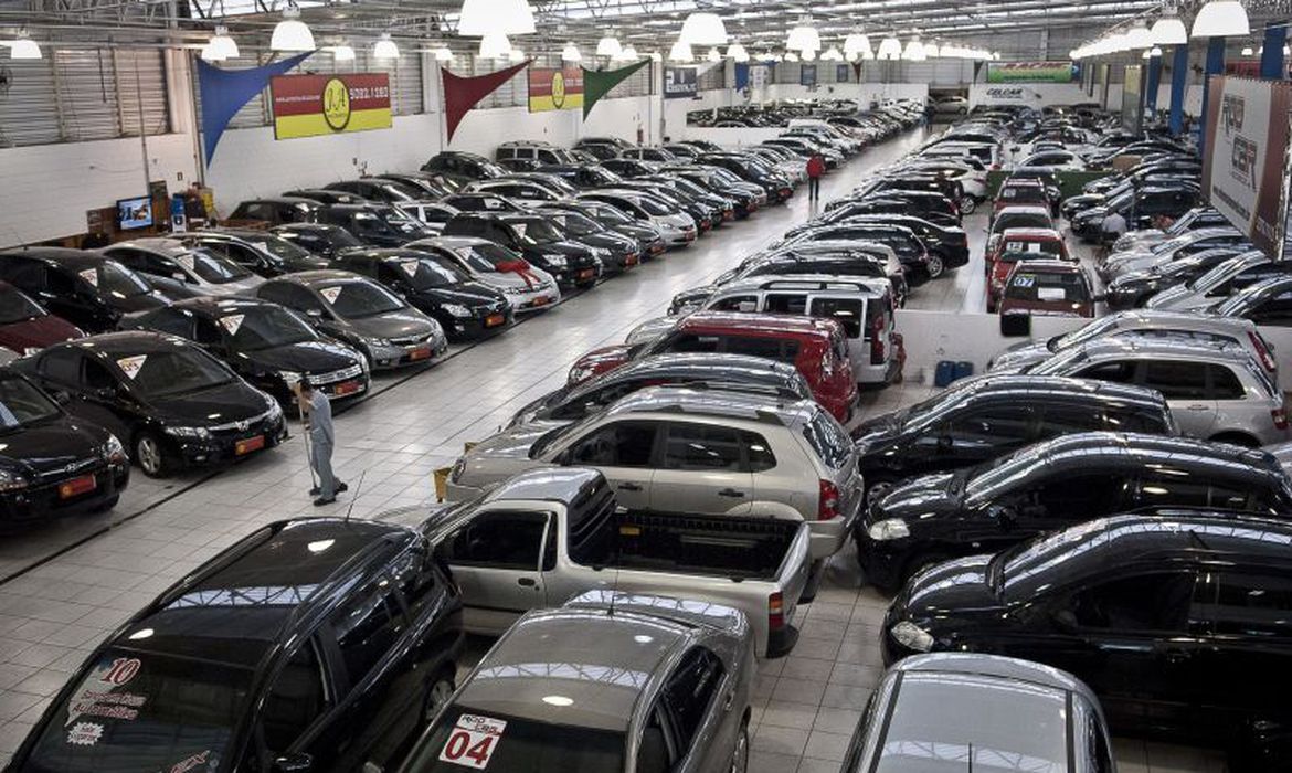Segundo Fenabrave, alta do ICMS compromete venda de veículos usados em São Paulo