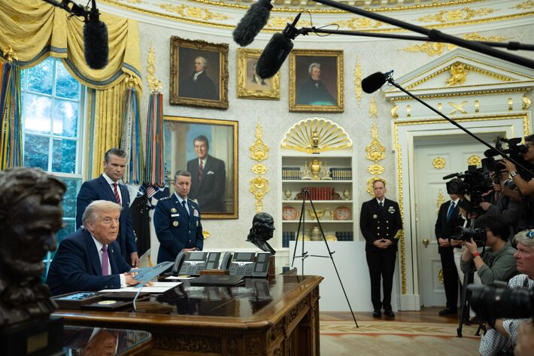 Trump se reúne com chefes militares para avaliar ataque à Venezuela pelo segundo dia seguido