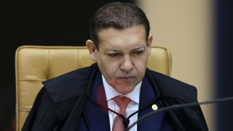 Nunes Marques arquiva notícia-crime contra Bolsonaro sobre CPI da Covid