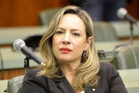 Usuário do Instagram ameaça de morte delegada Adriana Accorsi