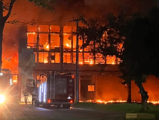 Vamos explodir: PF abre inquérito para investigar incêndio na UFPE após ameaças de bolsonaristas