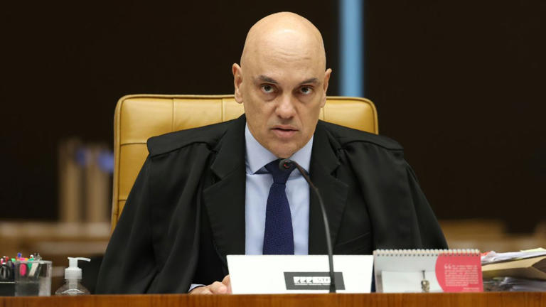 Moraes vota para tornar réu deputado do PL que chamou general de "frouxo"