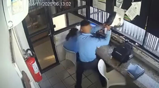 Mulher é agredida por colega de trabalho com golpes de capacete em Salvador