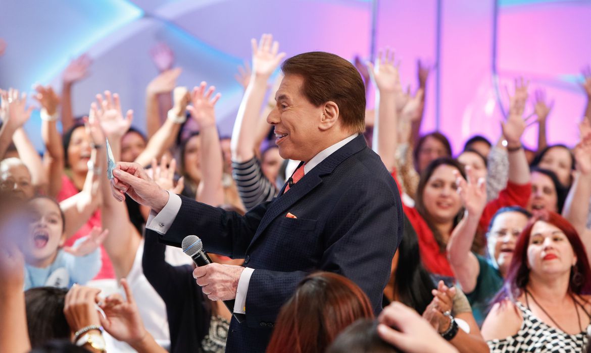 Silvio Santos testa positivo para covid-19 e é hospitalizado