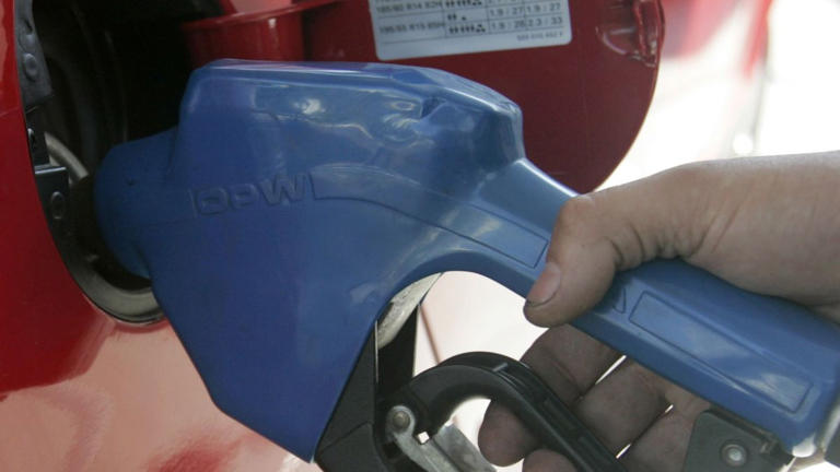 Governo prevê gasolina R$ 0,03 mais barata com mudança na mistura de etanol