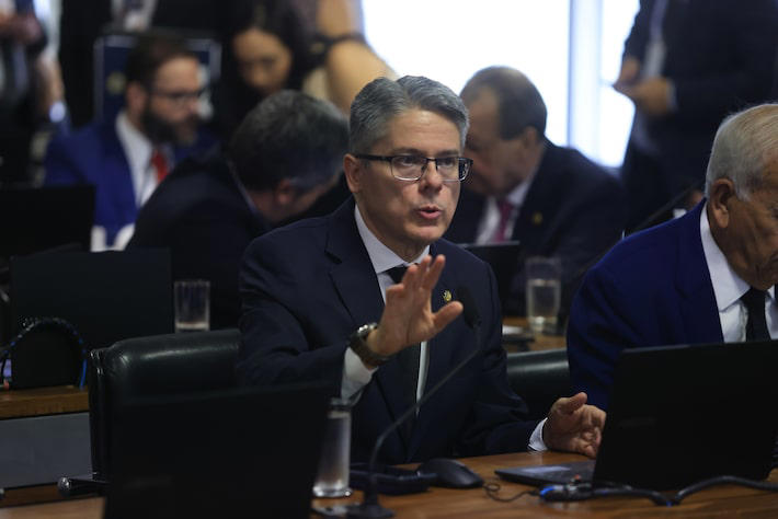 Senador obtém número mínimo de assinaturas para abrir CPI contra Moraes e Toffoli por caso Master