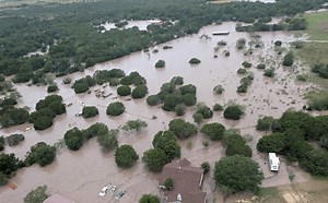 Número de mortos após enchentes repentinas no Texas ultrapassa 100