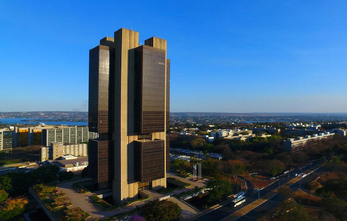 BC sobe juros para 14,25% ao ano, mesmo patamar da crise do governo Dilma, e indica nova alta