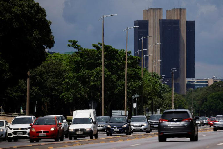 Brasil tem recorde em vendas de veículos novos e usados em 2024, diz Anfavea