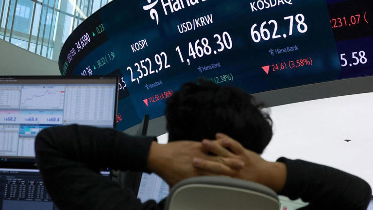 Tarifaço de Trump derruba bolsas de valores com preços de ações despencando em todo o mundo