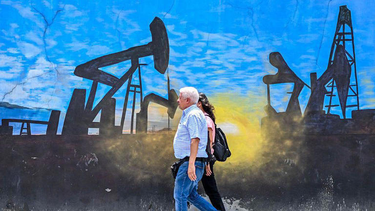 Por que Venezuela volta a enfrentar 'tempestade perfeita' na economia