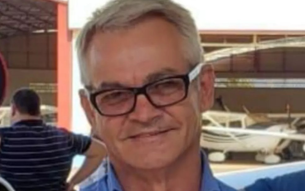 Corpo de comandante que morreu em queda de avião com delegação do Palmas é enterrado em Goiânia