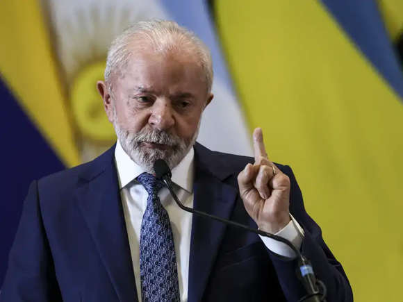 Lula diz que Brasil precisa se preparar militarmente e cita risco de invasão