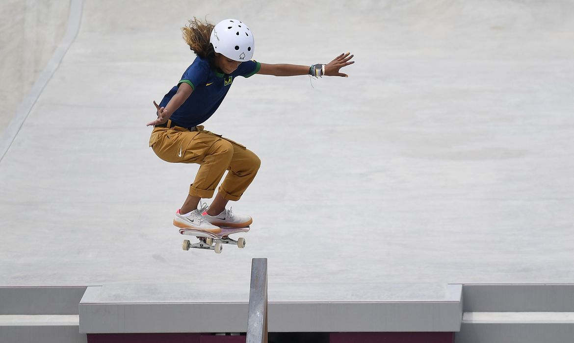 Brasil fatura 2ª prata no skate e vai com 3 às quartas do surfe