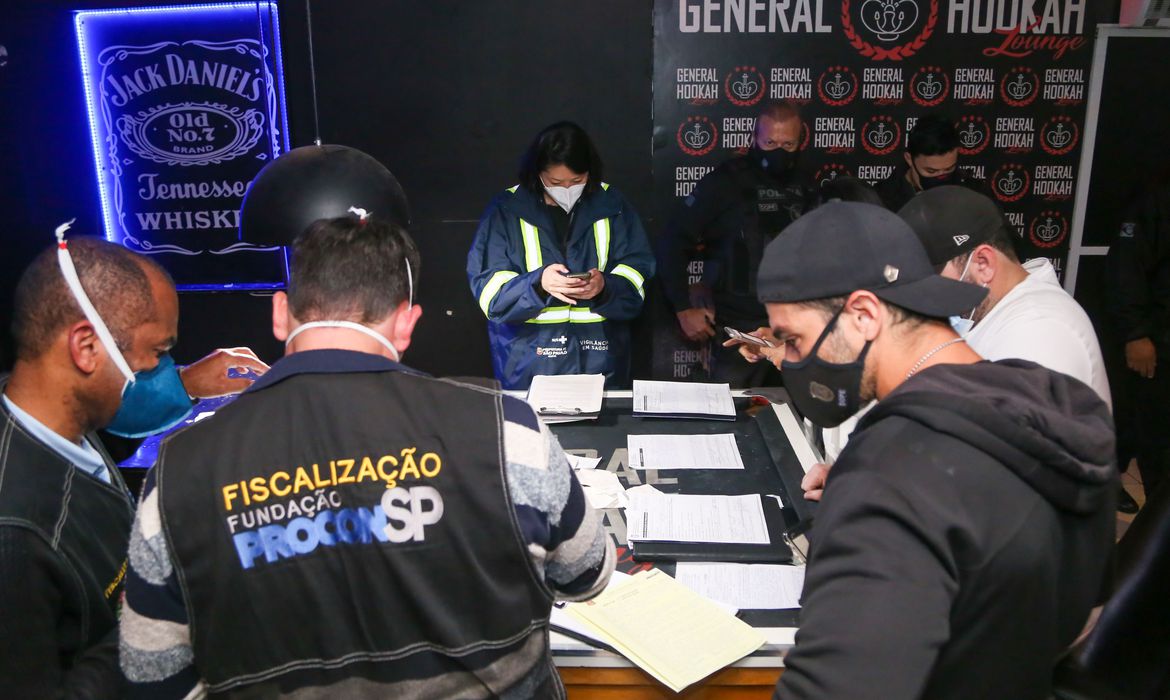 Festa clandestina com 600 pessoas é interrompida em Osasco