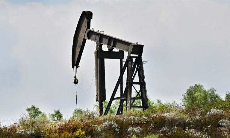 Barril de petróleo WTI fecha abaixo de US$ 60, um recorde desde abril de 2021