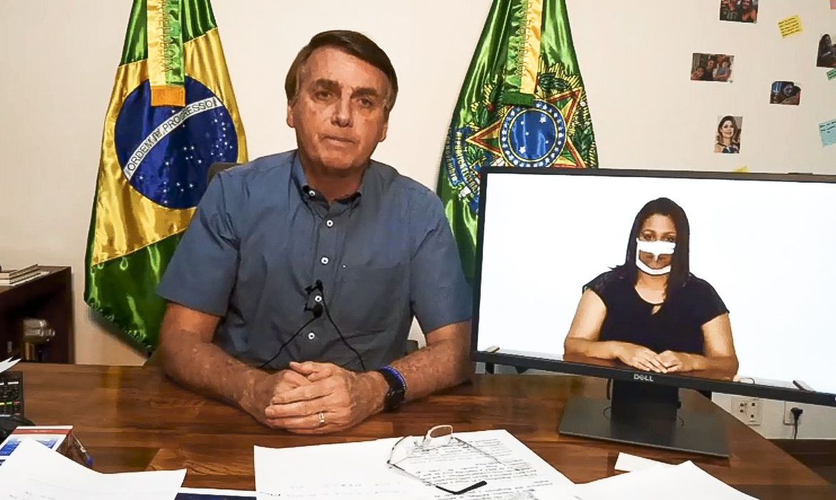 "Vamos ter que buscar fonte de recurso para o Fundeb", diz Bolsonaro