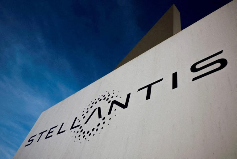 Stellantis diz que vai demitir temporariamente 900 trabalhadores dos EUA após anúncio de tarifas