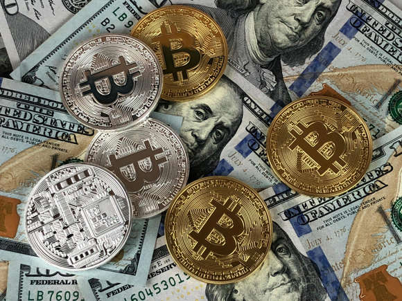 Bitcoin despenca e atinge o menor patamar em 2025 com tarifas de Trump