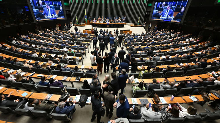 PF suspeita que Presidência da Câmara deu aval para desvios de emendas