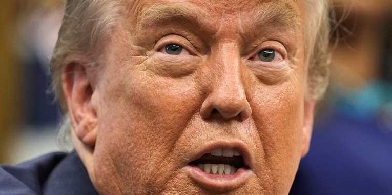 Trump anuncia que EUA irão cobrar tarifa de 50% do Brasil