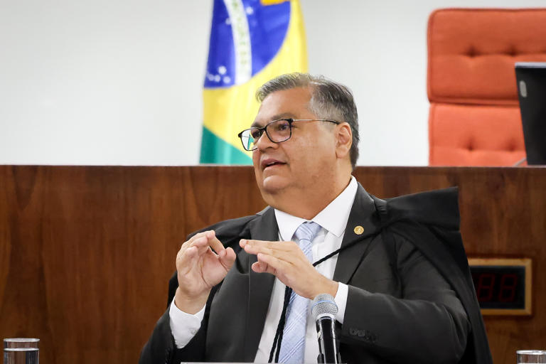 STF suspende julgamento sobre Moraes após tensão e pedido de vista de Dino