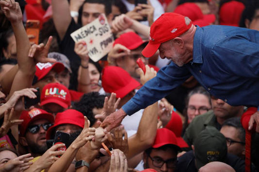 Lula se despede da campanha com multidão na Paulista em ato sem nada igual na vida