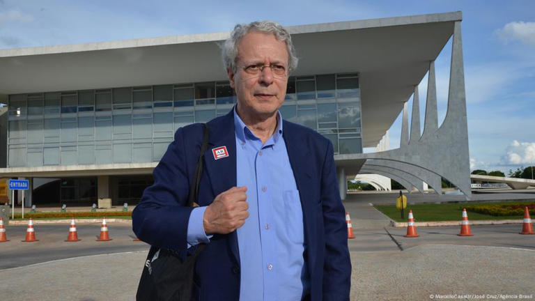 Frei Betto completa 80 anos e segue militando por uma sociedade mais igualitária. "Vou morrer assim: lutando por essa utopia", diz em entrevista à DW.