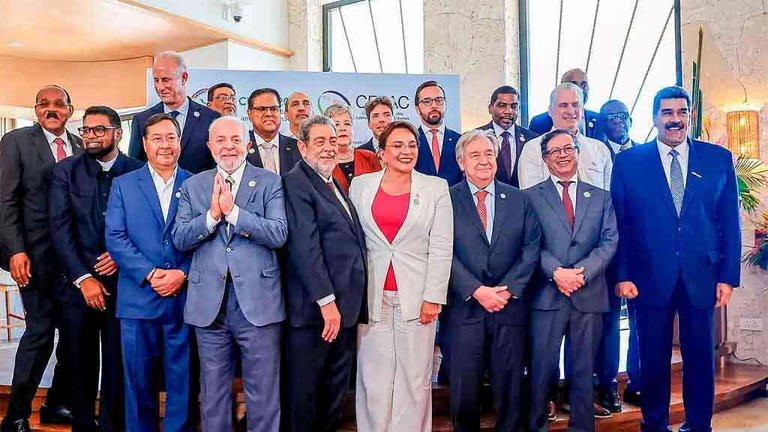 Na Celac, Lula manda recado para Trump parar com ameaças à AL