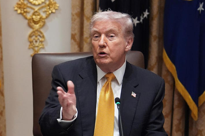 Diretor-geral e CEO de notícias da BBC renunciam após edição distorcer discurso de Trump