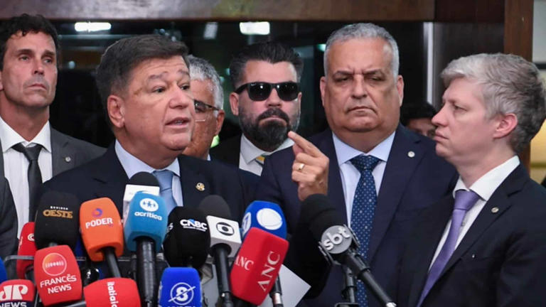 Relator, Alfredo Gaspar, alega sinusite e CPMI do INSS cancela sessão após revelação de conversas de Vorcaro