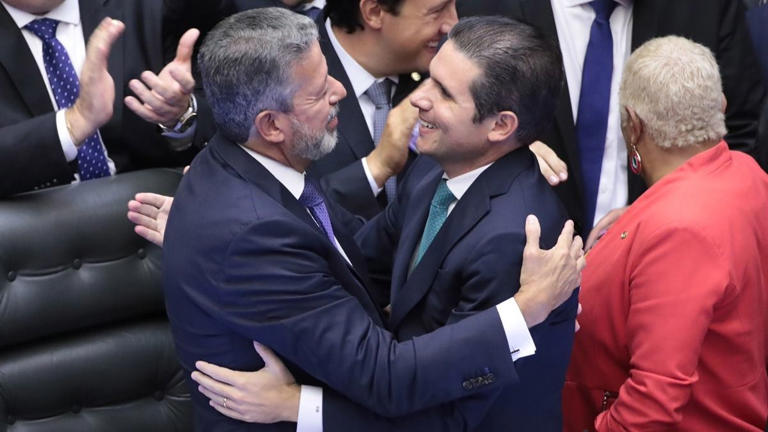 Hugo Motta retruca Arthur Lira em briga sobre manutenção do mandato de Glauber Braga